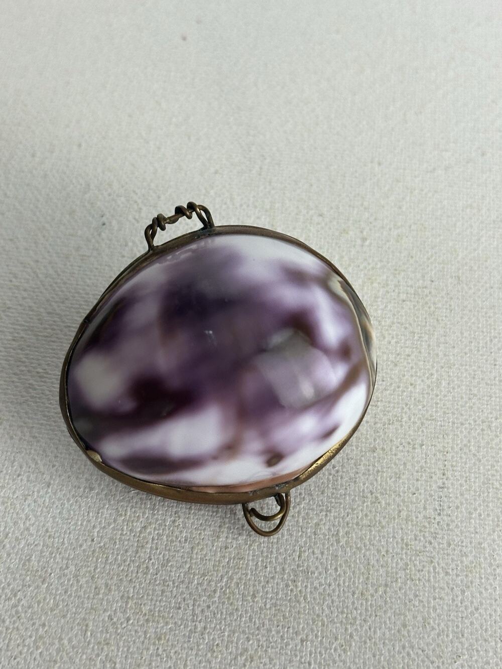 Clam Cowry Sea Shell Hinged Jewelry Trinket Box Locket